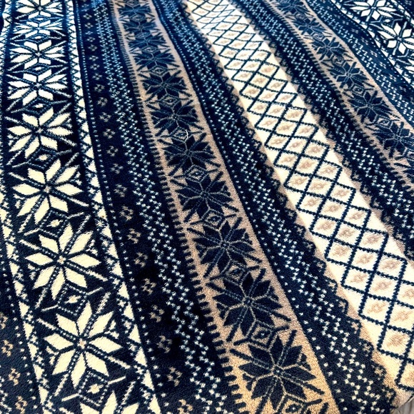 Berkshire Bedding King Reversable Sherpa Throwblanket Poshmark